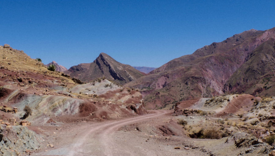 Randonnée du cratère de Maragua, vers sucre en Bolivie